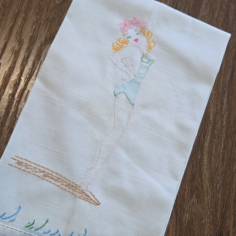 TWO HANDSTITCHED/APPLIQUE FINGERTIP TOWELS. #7053